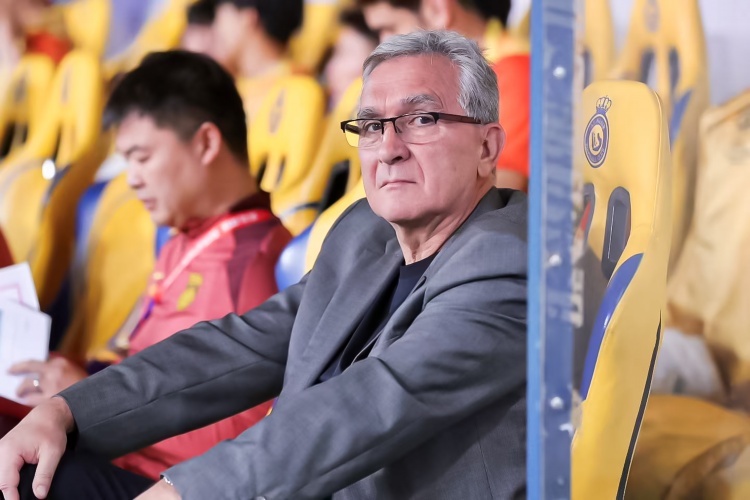 李佳悦:伊万阵型打法让我摸不着头脑,上半场应打541做好防守